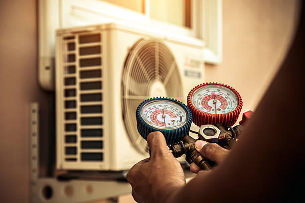 Professional Hvac technician working in Euless, TX